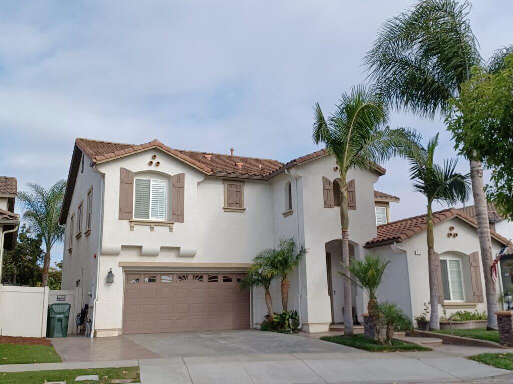 Living In Oxnard California Pros and Cons Mid to upper range tract style homes like this one in the Via Marina Neighborhood in Oxnard, California are available within 10 minutes from the beach.