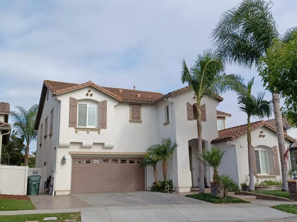 Living In Oxnard California Pros and Cons Mid to upper range tract style homes like this one in the Via Marina Neighborhood in Oxnard, California are available within 10 minutes from the beach.