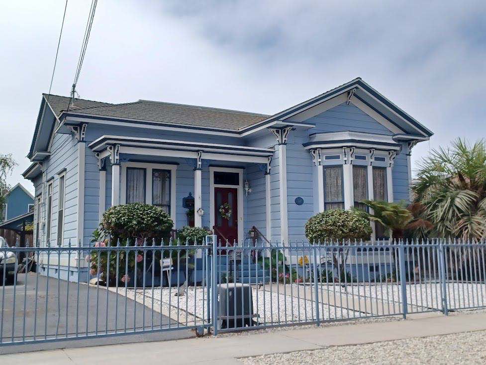 westsideneighborhoodventuracaliforniaLivingingeo Westside Neighborhood homes in Ventura, CA, cost substantially less as compared to similar homes in other parts of Ventura. Prices range from the high 500’s for a fixer-upper or tiny home to 1.5 million.
