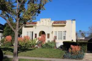 The Henry T. Oxnard Historic District from the early 1900s has some real gems, like this home. You’ll find Craftsman, Spanish Colonial, and Period Revival styles. It’s listed on the National Register of Historic Places. And during the holidays, it transforms into "Christmas Tree Lane".